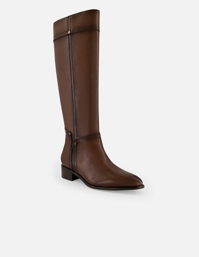 Botas café piel de mujer remaches cabeza de león color dorado