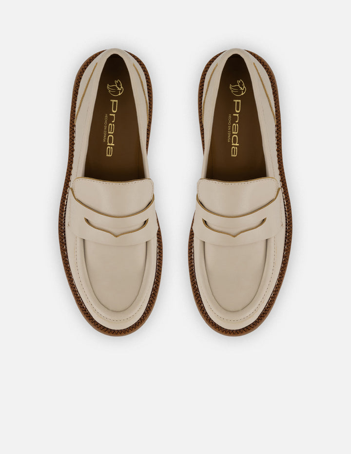 Mocasines blancos en piel con contraste café para mujer