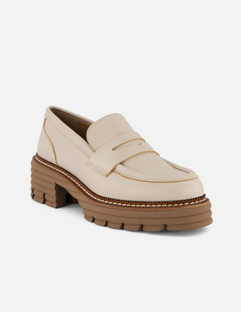 Mocasines blancos en piel con contraste café para mujer