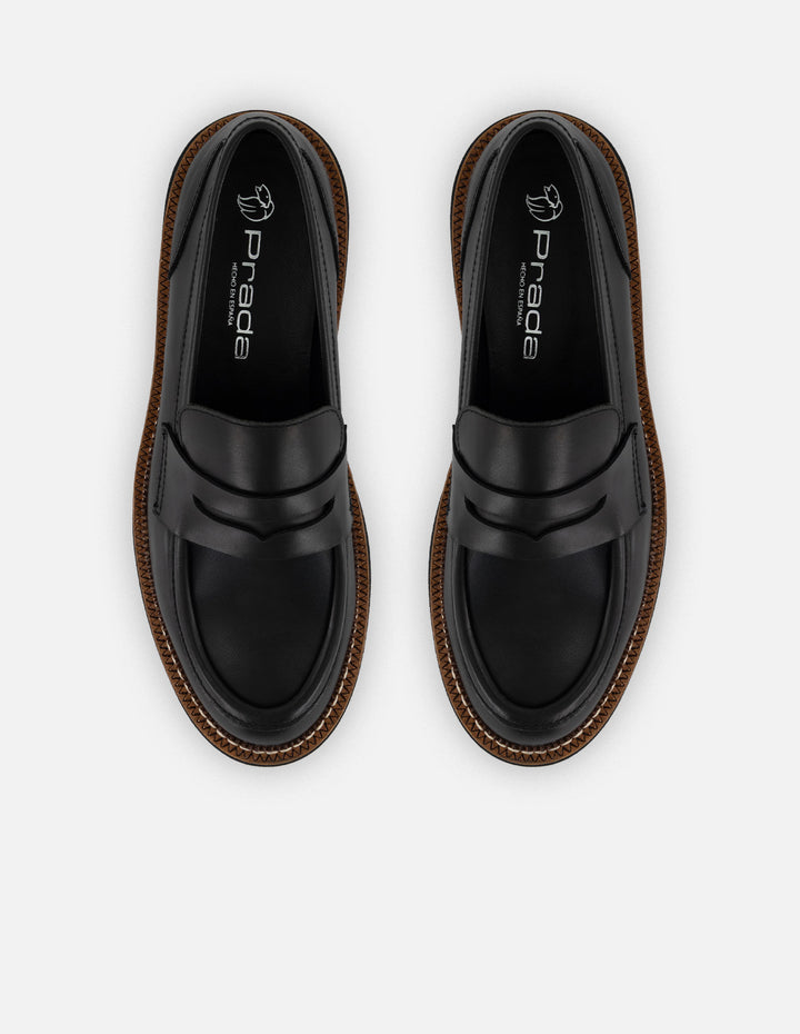 Mocasines negros con contraste café y suela ligera