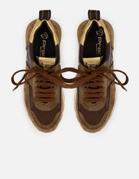 Tenis color cafe de ante de mujer con detalles de charol