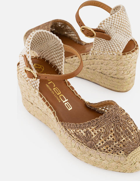 Alpargata beige textil tipo reja para mujer con pala tejida