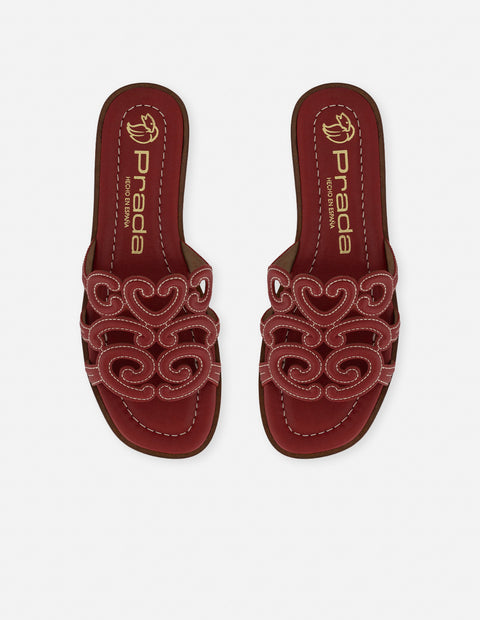 Sandalias color rojo en piel con formas curvas