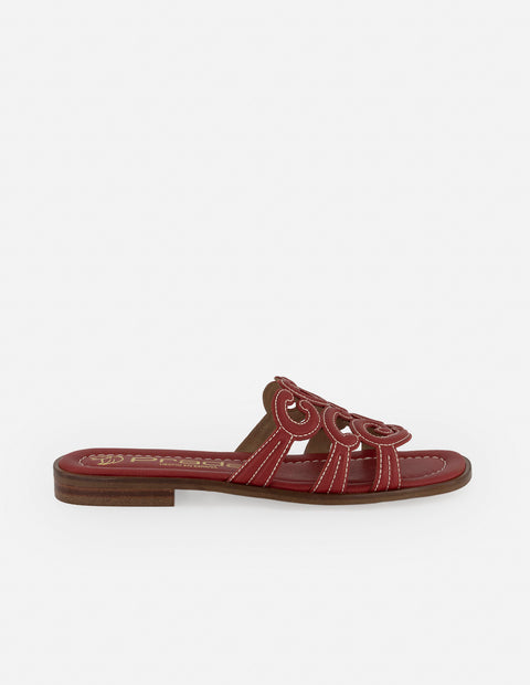 Sandalias color rojo en piel con formas curvas