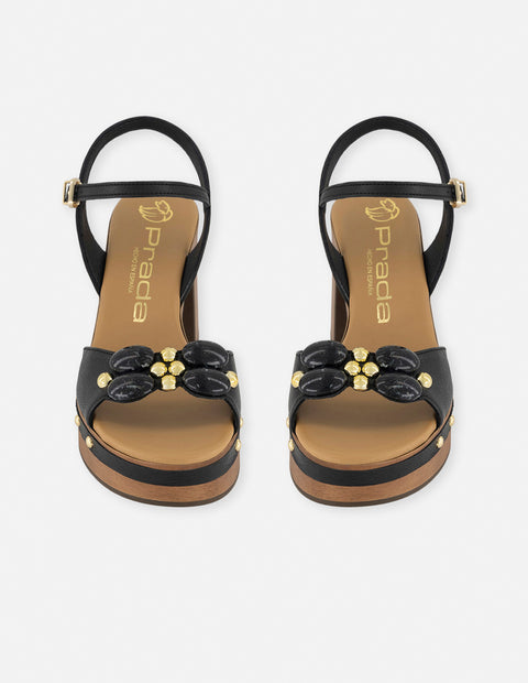 Sandalias color negro con pedrería y plataforma alta