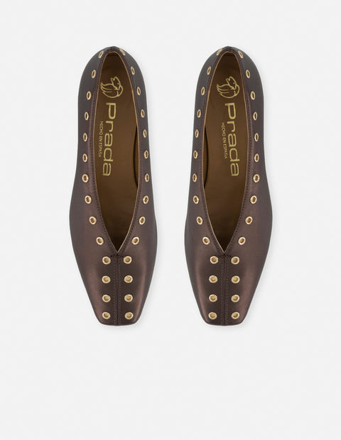 Flats café en piel metalizada para mujer con ojillos decorativos