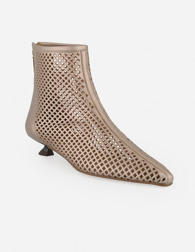 Botines color dorado en piel picada para mujer con diseño tipo malla