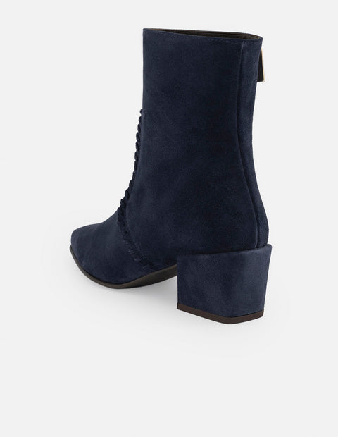 Botines azul ante para mujer con corte asimétrico