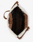 Bolso bandolera con grabado Pd al frente en color hueso para mujer