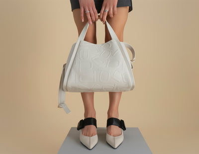 Bolso de hombro en piel color blanco con anagrama de letras Prada para mujer