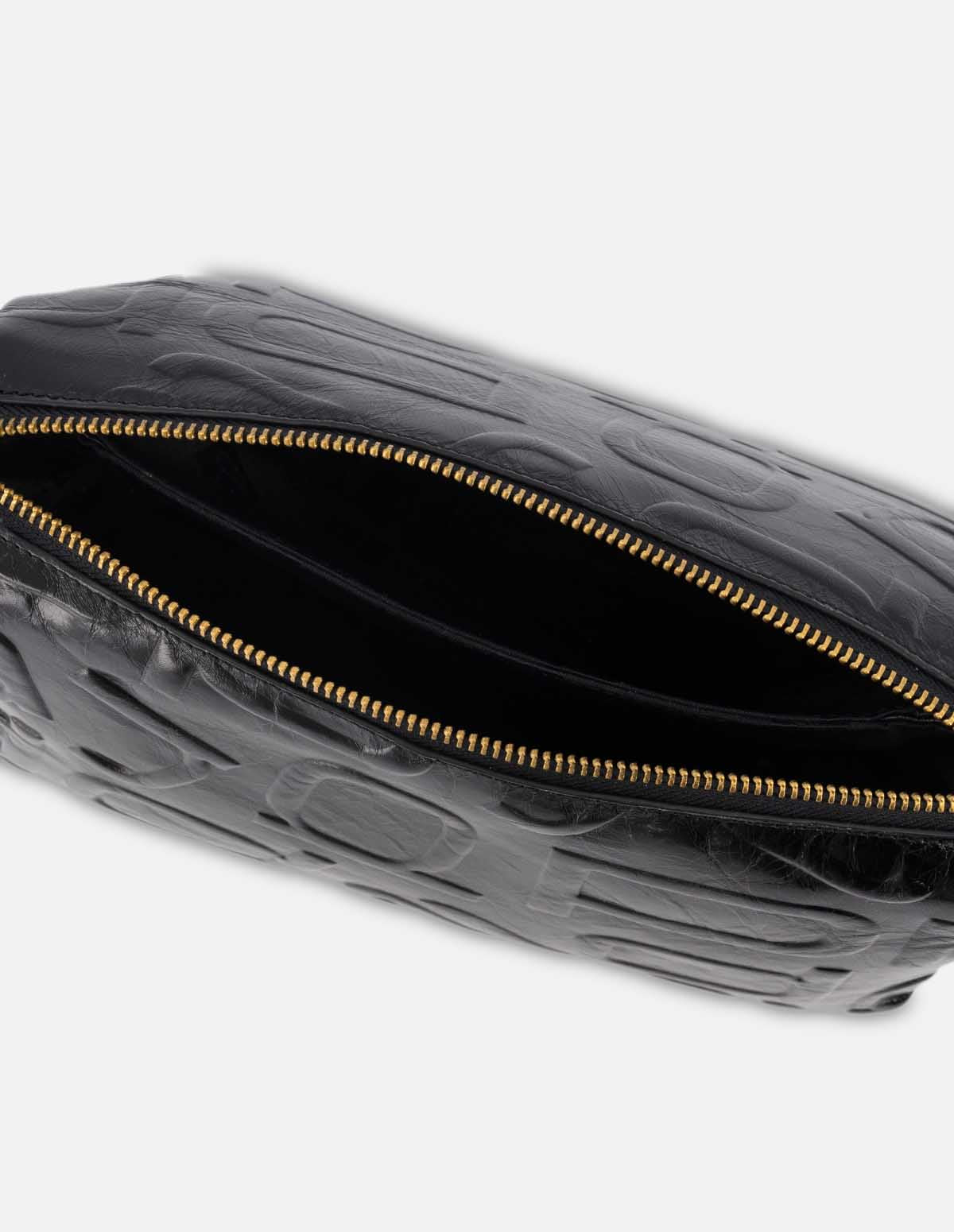 Bolso tipo bandolera en color negro con grabado anagrama letras Prada para mujer