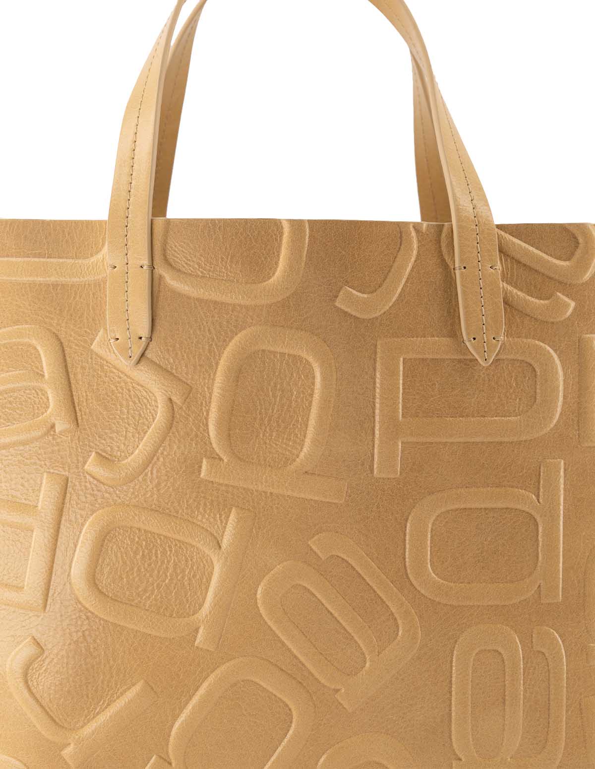 Bolso shopper anagrama letras Prada en piel color arena para mujer