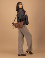 Bolso bandolera de piel color caoba para mujer