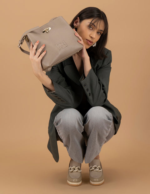 Bolso de hombro de piel color beige para mujer con detalle Pd