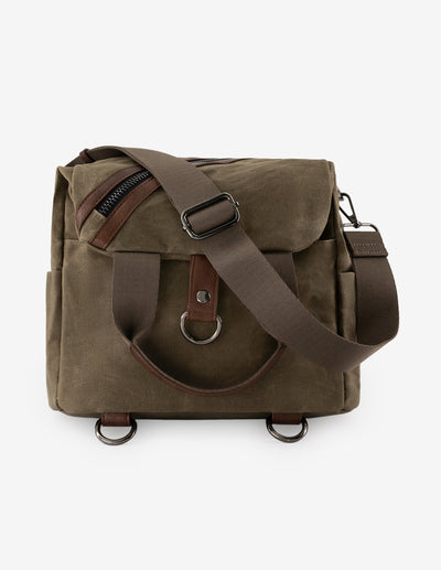 Mochila verde textil para hombre con detalles en piel marrón