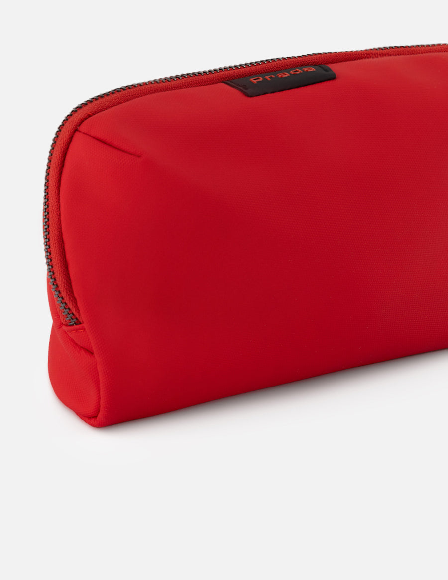 Cosmetiquera de nylon color rojo