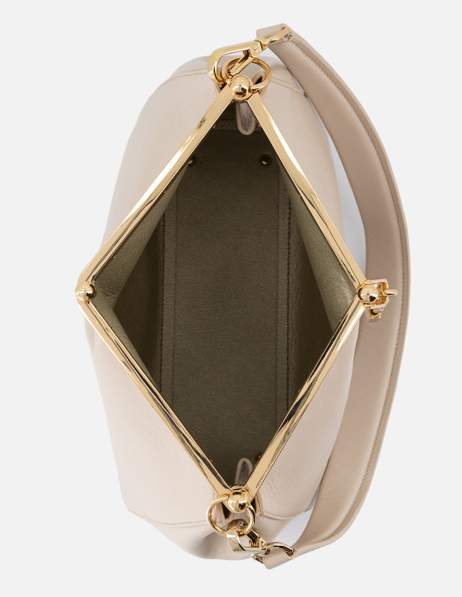Bolso de mano de piel color blanco para mujer con detalles color dorado