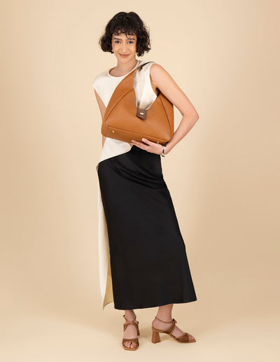 Bolso de hombro en piel bombeada para mujer color cuero con grabado tipo serpiente