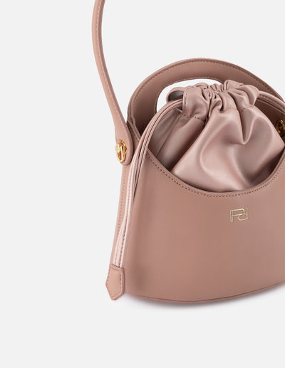 Bolso bucket de piel vegana para mujer color nude y detalles en piel