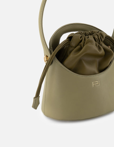 Bolso bucket de piel vegana para mujer color olivo y detalles en piel