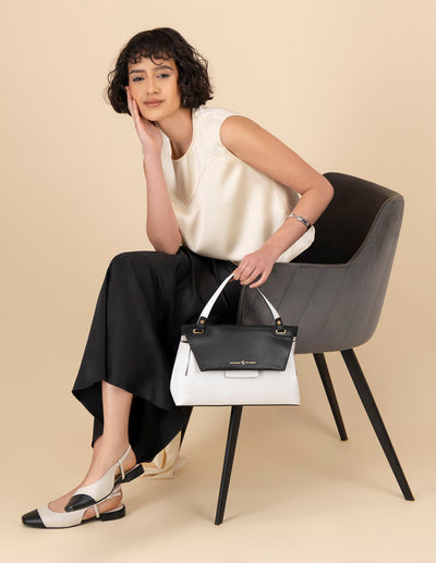 Bolso de mano de piel para mujer color blanco con contraste negro