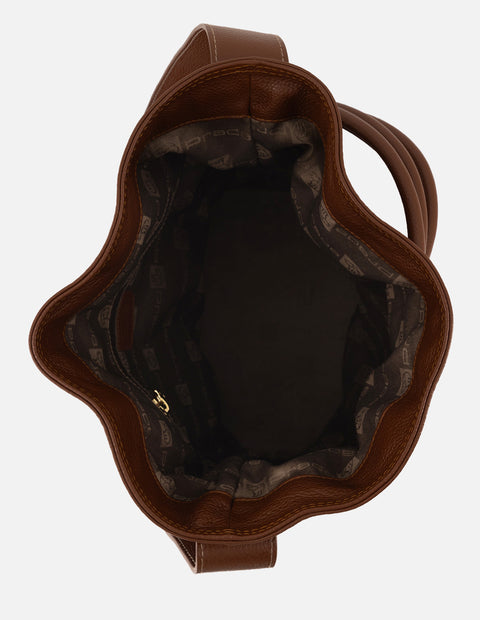 Bolso bucket de piel para mujer color cuero tipo saco