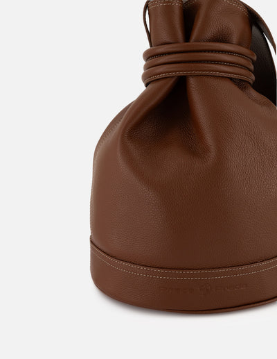Bolso bucket de piel para mujer color cuero tipo saco