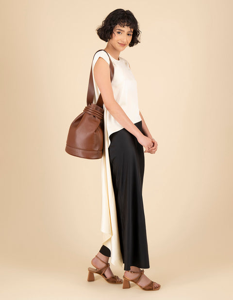 Bolso bucket de piel para mujer color cuero tipo saco