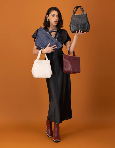 Bolso mano azul piel para mujer con relieve Pd