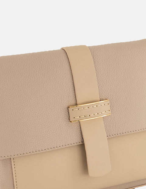 Bandolera beige piel para mujer con solapa