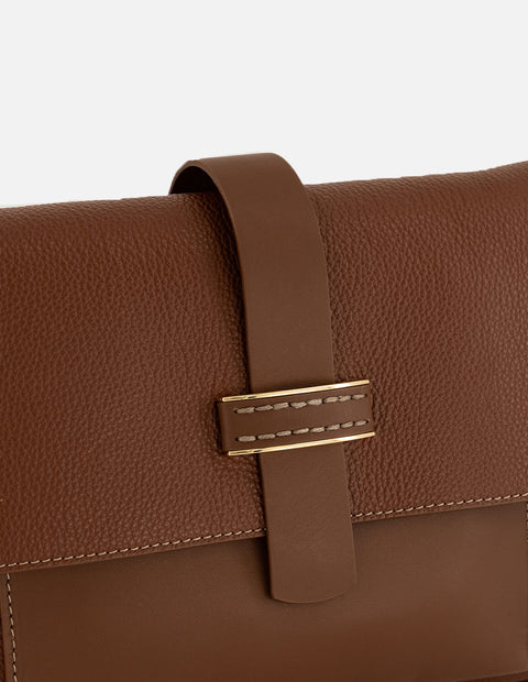 Bandolera café piel para mujer con solapa