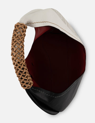 Bolsa hobo negro piel picada para mujer con contraste frontal