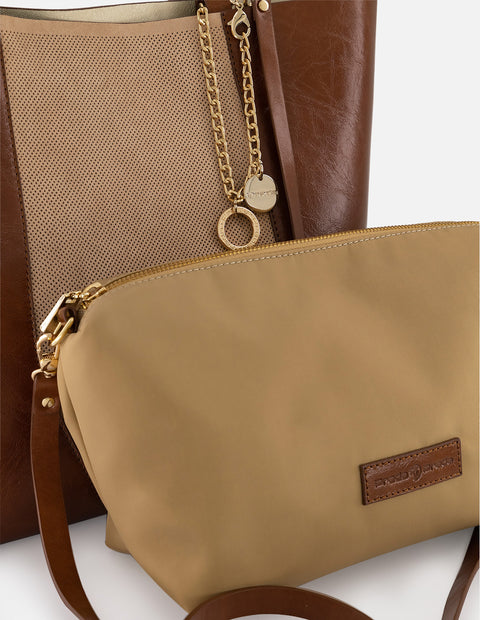 Tote café en piel ante con panel perforado y asas largas para mujer