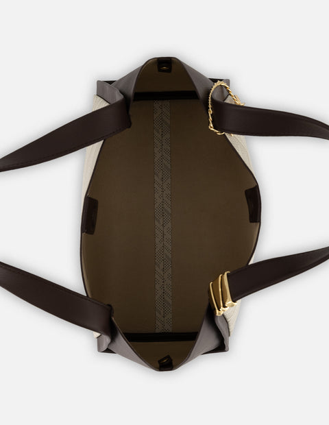 Bolso de hombro café piel picada para mujer con panel frontal geométrico