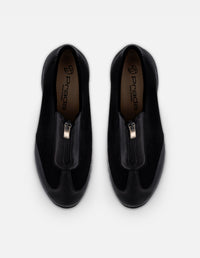 Tenis negro antelina para mujer con combinación de materiales