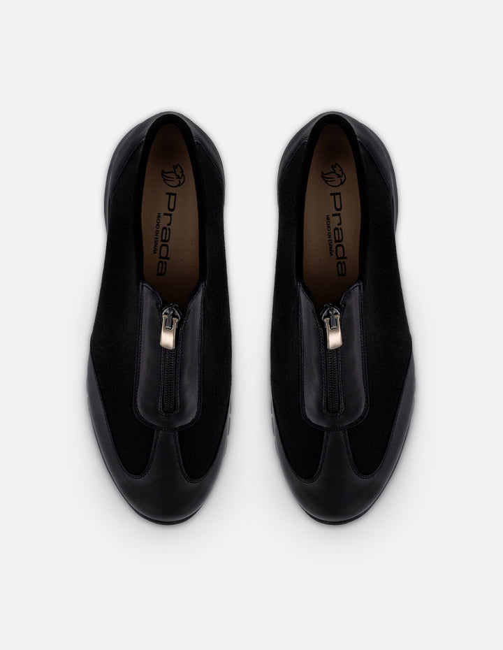 Tenis negro antelina para mujer con combinación de materiales