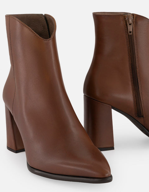 Botines cuero piel para mujer con corte asimétrico