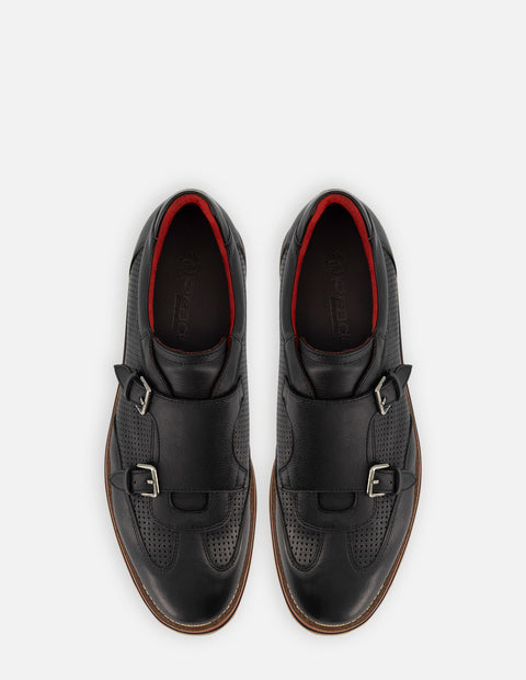 Monk de piel napa color negro con picado para hombre