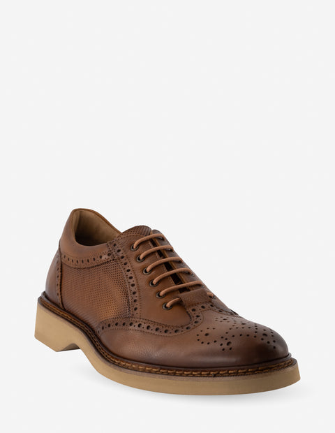 Oxford con calado en piel color cuero para hombre