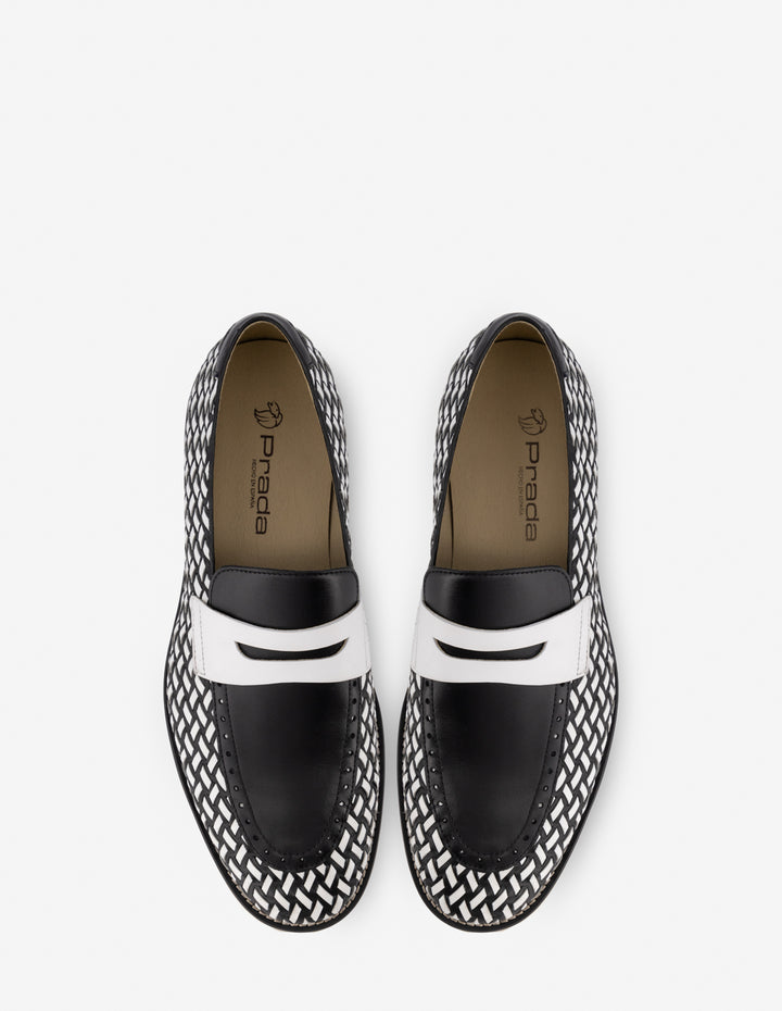 Mocasín de piel trenzada en blanco y negro para hombre