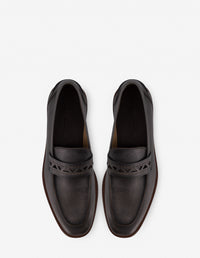 Mocasín con picado de triángulos en piel color gris para hombre