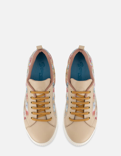 Tenis con estampado floral multicolor en piel color nude para mujer