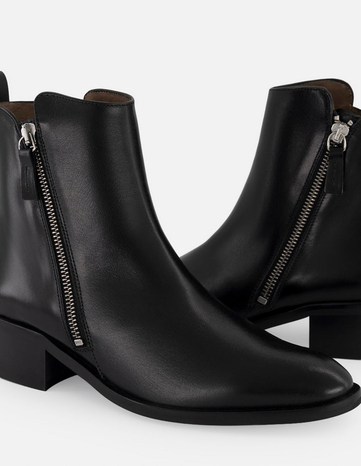 Botines negros de piel para mujer con corte asimétrico
