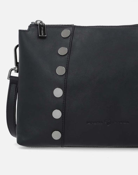 Bolso al hombro en piel color negro y tachas planas para mujer
