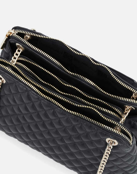 Bolso bandolera de piel capitonada color negro para mujer con detalles en color dorado