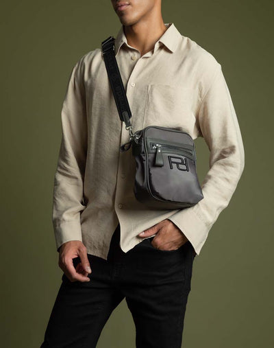 Bandolera en textil color gris para hombre