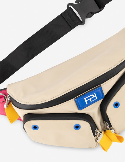 Riñonera en nylon color negro con detalles para mujer