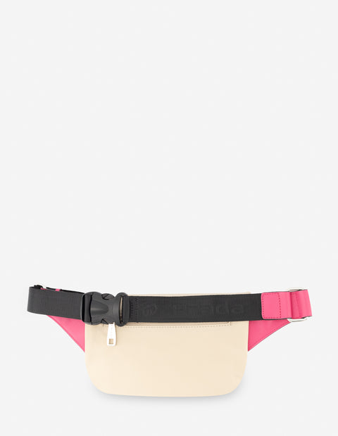 Riñonera en nylon color negro con detalles para mujer