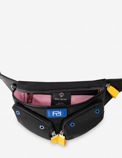 Riñonera en nylon color negro con detalles para mujer