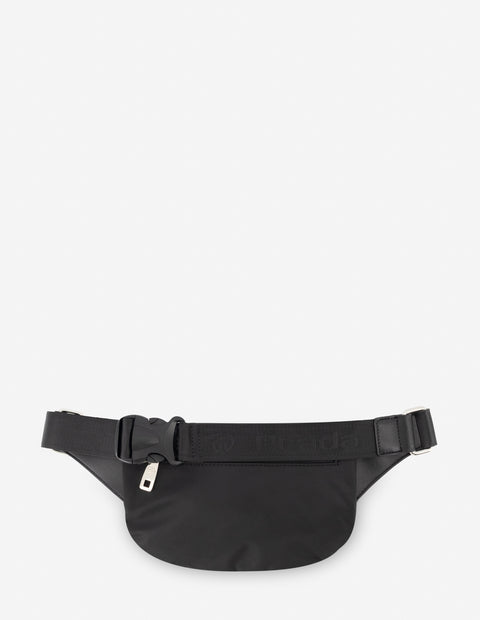 Riñonera en nylon color negro con detalles para mujer